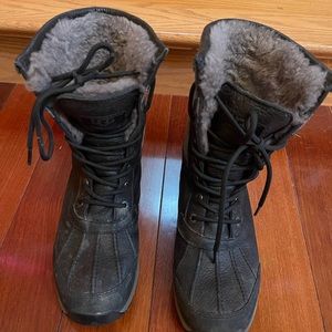 Ugg Adirondack black size 8